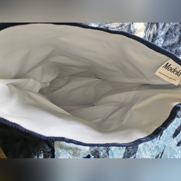 Modelo Insulated Messenger Cooler - Picture 7 of 7